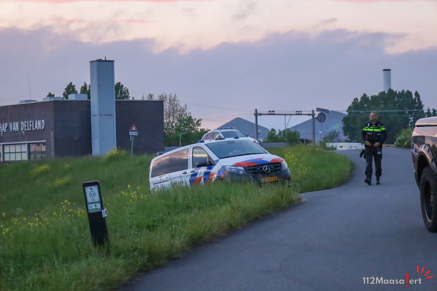 auto-over-de-kop-langs-maeslantkeringweg-in-hoek-v-5.jpeg
